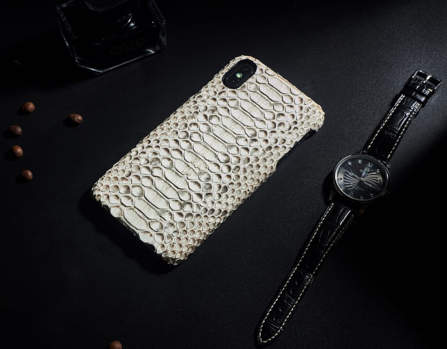 OURRUO's iPhone Xs snakeskin case